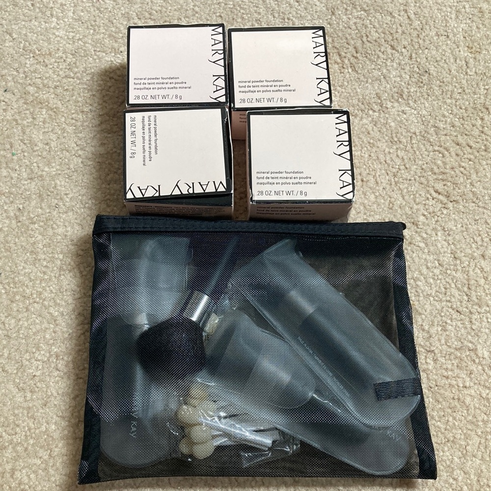 Mary Kay lot mineral powder and brushes